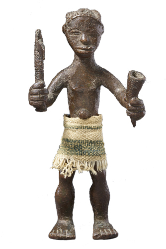 Figure 019003 Ldamie brass caster brass casting Dan Gio people 
				/ Liberia; man holding knife and horn